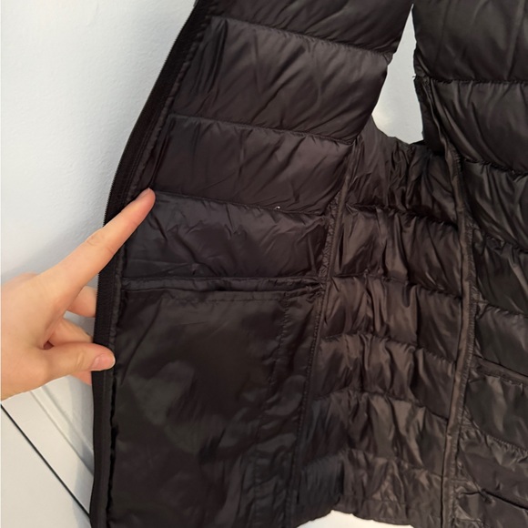 Uniqlo Women’s ULTRA LIGHT DOWN Vest Medium - Picture 5 of 7